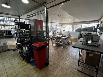 Local Comercial en Irarrázaval, junto a Metro