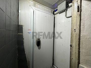 Local Comercial en Irarrázaval, junto a Metro