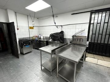 Local Comercial en Irarrázaval, junto a Metro