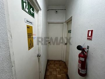Local Comercial en Irarrázaval, junto a Metro