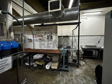 Local Comercial en Irarrázaval, junto a Metro