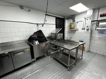 Local Comercial en Irarrázaval, junto a Metro