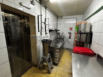 Local Comercial en Irarrázaval, junto a Metro