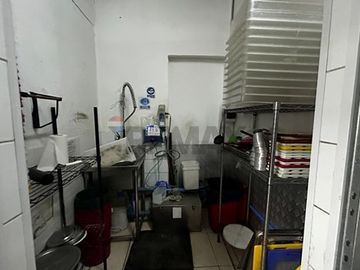 Local Comercial en Irarrázaval, junto a Metro
