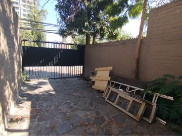 Arriendo de Casa Comercial, Escuela Militar