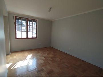 Arriendo de Casa Comercial, Escuela Militar