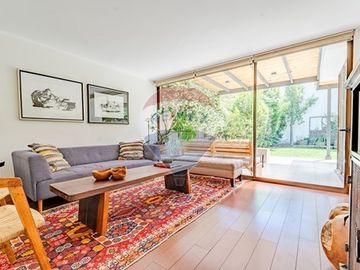Lo Barnechea / 170 mts2. útil / 382 mts2, terreno