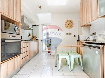 Lo Barnechea / 170 mts2. útil / 382 mts2, terreno