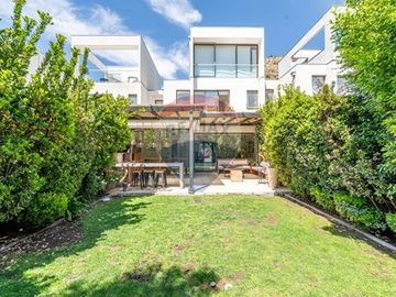Lo Barnechea / 170 mts2. útil / 382 mts2, terreno
