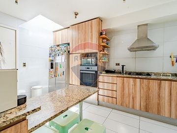 Lo Barnechea / 170 mts2. útil / 382 mts2, terreno
