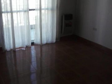 Casa ideal para Oficinas, Consultorios o Institutos! - Neuquén (5 privados, 3 baños)
