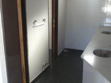 Casa ideal para Oficinas, Consultorios o Institutos! - Neuquén (5 privados, 3 baños)