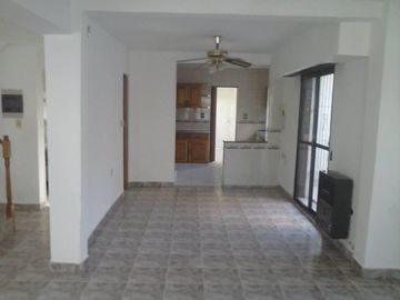 Casa ideal para Oficinas, Consultorios o Institutos! - Neuquén (5 privados, 3 baños)