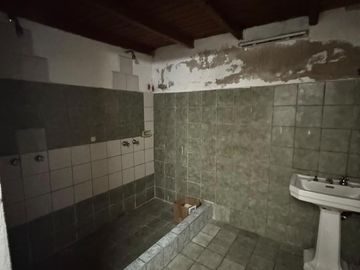 Galpón de 350 m2 Excelente Ubicacion sibre calle Arieta 1642