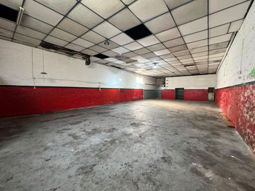 Galpón de 350 m2 Excelente Ubicacion sibre calle Arieta 1642