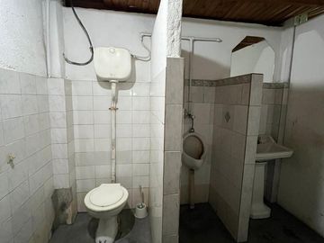 Galpón de 350 m2 Excelente Ubicacion sibre calle Arieta 1642