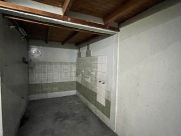 Galpón de 350 m2 Excelente Ubicacion sibre calle Arieta 1642
