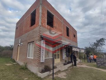 CASA EN VENTA EN BIALET MASSE MAS LOCALES COMERCIALES  CERCA RIO