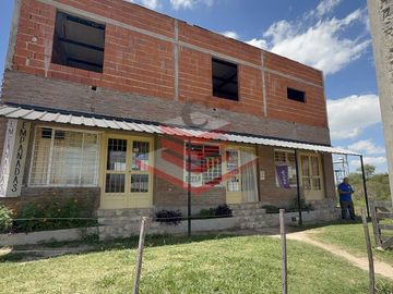 CASA EN VENTA EN BIALET MASSE MAS LOCALES COMERCIALES  CERCA RIO