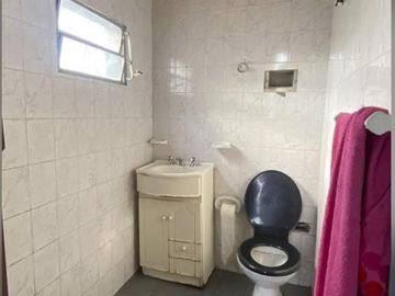 VENTA - Casa a Refaccionar - OPORTUNIDAD ! IDEAL 2/3 FAMILIAS