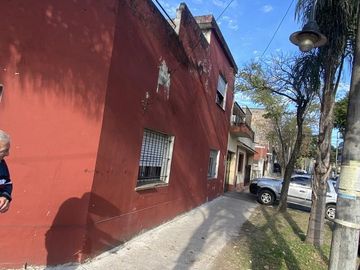 VENTA - Casa a Refaccionar - OPORTUNIDAD ! IDEAL 2/3 FAMILIAS