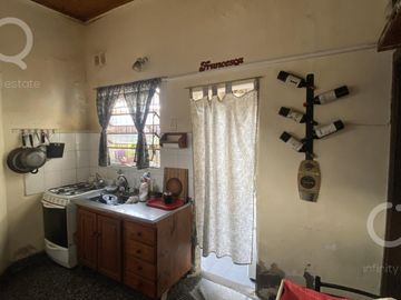 VENTA - Casa a Refaccionar - OPORTUNIDAD ! IDEAL 2/3 FAMILIAS