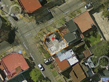 VENTA - Casa a Refaccionar - OPORTUNIDAD ! IDEAL 2/3 FAMILIAS