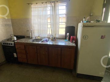 VENTA - Casa a Refaccionar - OPORTUNIDAD ! IDEAL 2/3 FAMILIAS