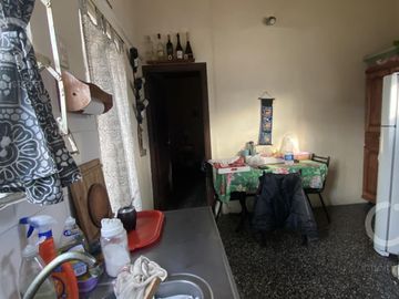 VENTA - Casa a Refaccionar - OPORTUNIDAD ! IDEAL 2/3 FAMILIAS