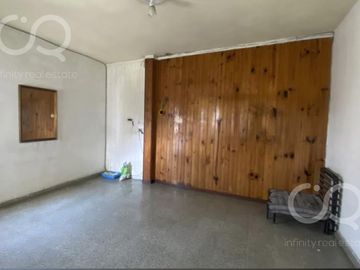 VENTA - Casa a Refaccionar - OPORTUNIDAD ! IDEAL 2/3 FAMILIAS