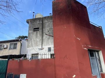 VENTA - Casa a Refaccionar - OPORTUNIDAD ! IDEAL 2/3 FAMILIAS