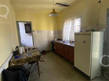 VENTA - Casa a Refaccionar - OPORTUNIDAD ! IDEAL 2/3 FAMILIAS