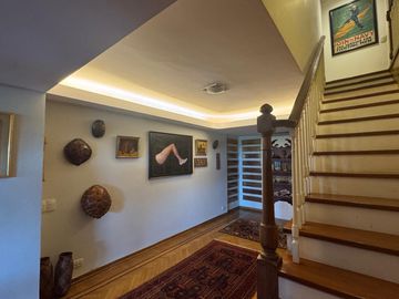 Dúplex de 6 ambientes en VENTA sobre libertador con balcon aterrazado.