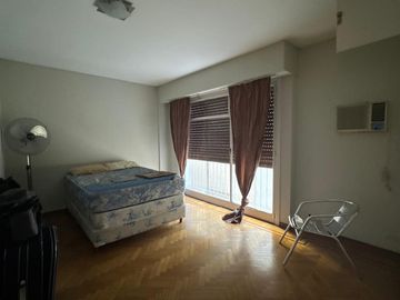 Dúplex de 6 ambientes en VENTA sobre libertador con balcon aterrazado.