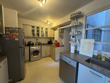 Dúplex de 6 ambientes en VENTA sobre libertador con balcon aterrazado.