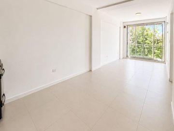 Venta departamento 2 ambientes luminoso, amenities. Flores