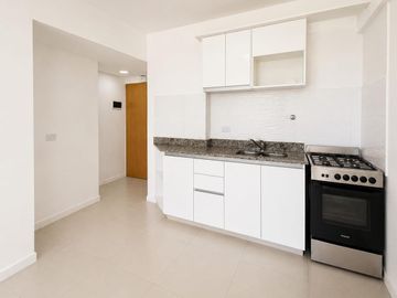 Venta departamento 2 ambientes luminoso, amenities. Flores