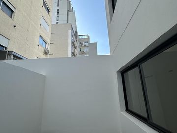 VENTA DEPARTAMENTO DIVISIBLE CON PATIO Y BALCON. AMENITIES