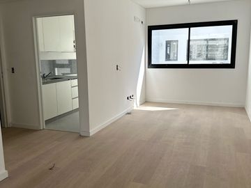 DEPARTAMETO DIVISIBLE CON BALCON Y AMENITIES.