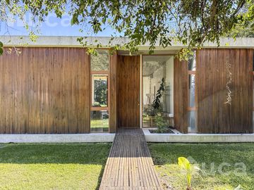 Casa en venta en Barrio Privado La Quinta con 3 dormitorios jardín y pileta