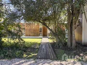 Casa en venta en Barrio Privado La Quinta con 3 dormitorios jardín y pileta