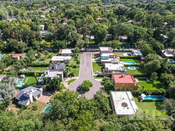 Casa en venta en Barrio Privado La Quinta con 3 dormitorios jardín y pileta