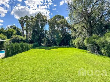 Casa en venta en Barrio Privado La Quinta con 3 dormitorios jardín y pileta
