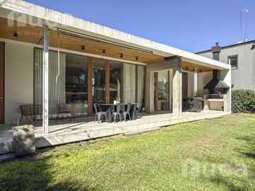 Casa en venta en Barrio Privado La Quinta con 3 dormitorios jardín y pileta