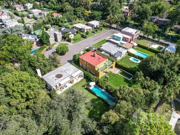 Casa en venta en Barrio Privado La Quinta con 3 dormitorios jardín y pileta