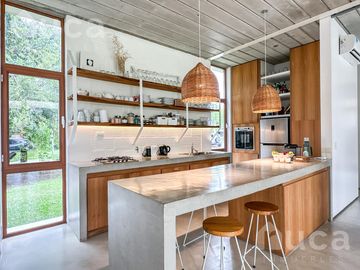 Casa en venta en Barrio Privado La Quinta con 3 dormitorios jardín y pileta