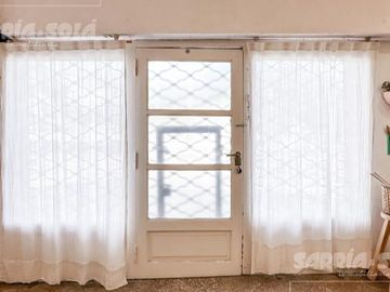 Venta casa 4 ambientes con local y pileta en Tigre Centro