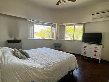 Venta casa 4 ambientes con local y pileta en Tigre Centro