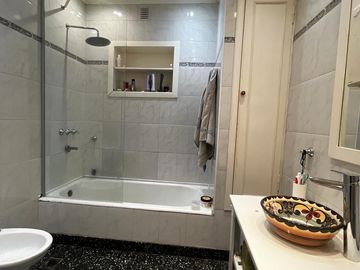Venta casa 4 ambientes con local y pileta en Tigre Centro