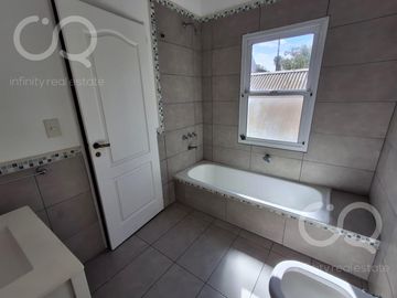 Casa en venta en Barrio Bermudas - Pilar
